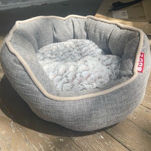 Small dog bed or cat bed
